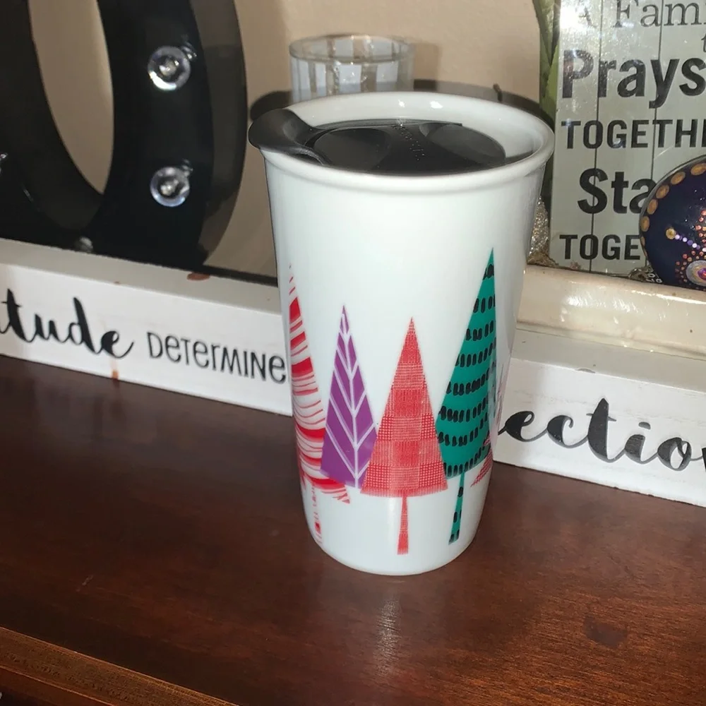 Starbucks 2017 11 oz Coffee Ceramic Christmas Tumbler Mug Lid EUC
